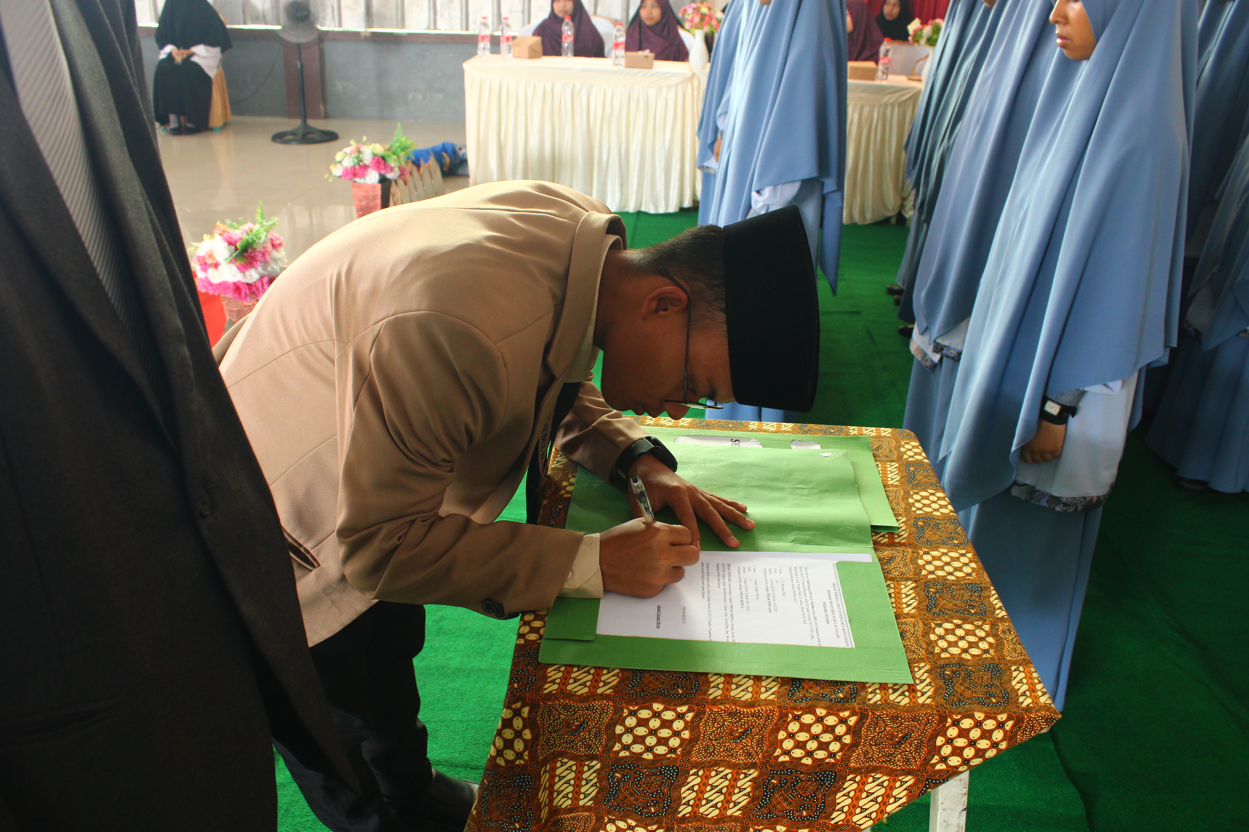 Pemasangan Pin Organisasi